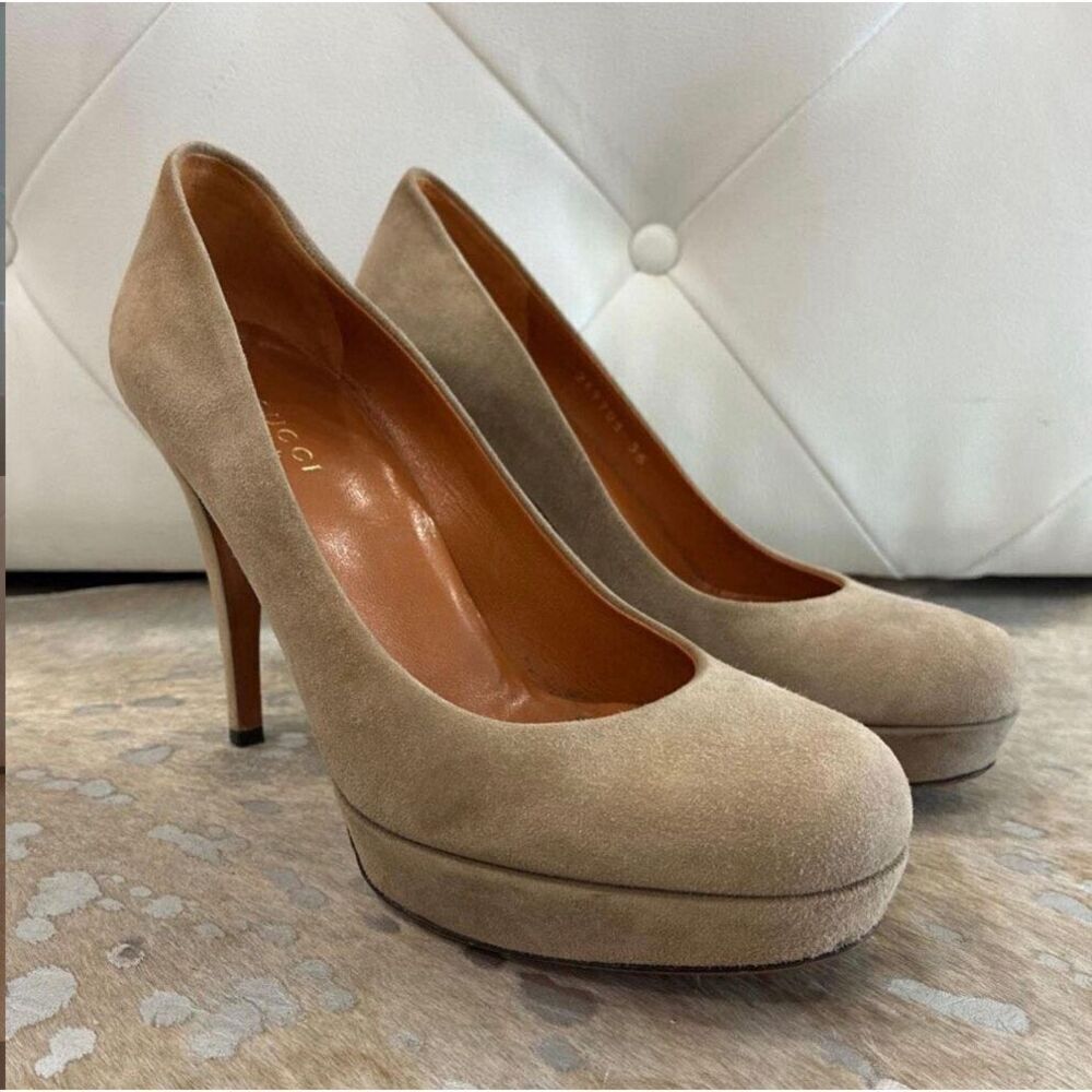 Gucci Women's Sz 36.5 Betty Platform Heels Taupe Suede Classic Minimalist Luxury